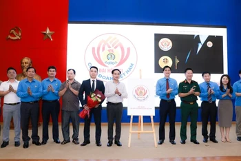 Công bố biểu trưng Đại hội XIII Công đoàn Việt Nam.