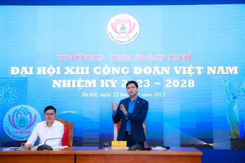 Đồng chí Ngọ Duy Hiểu thông tin về Đại hội Công đoàn Việt Nam lần thứ XIII.
