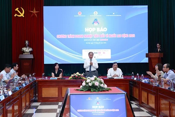 Ban tổ chức chương trình thông tin tại buổi họp báo sáng 19/6, tại Hà Nội.