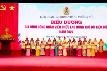 Biểu dương 100 gia đình công nhân, viên chức lao động Thủ đô tiêu biểu năm 2024.