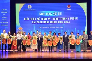 14 đội tranh tài tại Chung khảo "Giới thiệu mô hình và thuyết minh ý tưởng cải cách hành chính.