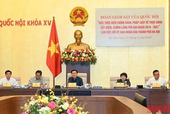 Chủ tịch Quốc hội Vương Đình Huệ dự buổi làm việc của Đoàn giám sát Quốc hội về thực hành tiết kiệm, chống lãng phí với UBND thành phố Hà Nội.