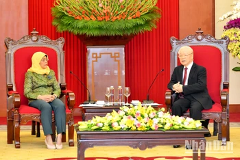 Tổng Bí thư Nguyễn Phú Trọng tiếp Tổng thống Cộng hòa Singapore Halimah Yacob.