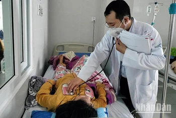 Bệnh viện đa khoa Minh Thiện (thành phố Tam Kỳ) tiếp nhận, điều trị bệnh nhân bị sốt xuất huyết