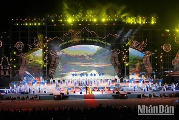 Quang cảnh khai mạc Festival Ninh Bình 2022-Tràng An kết nối di sản.