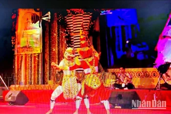 Một trích đoạn sử thi Ramayana do nghệ sĩ Việt Nam biểu diễn tại Ấn Độ.