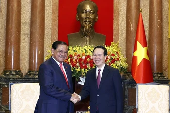 Chủ tịch nước Võ Văn Thưởng tiếp Phó Thủ tướng Campuchia Samdech Krolahom Sar Kheng. (Ảnh: TTXVN)