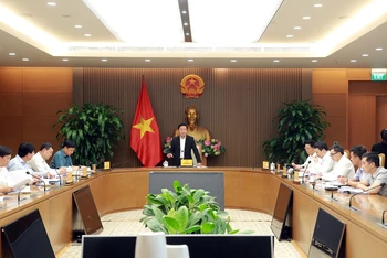 Phó Thủ tướng Trần Hồng Hà chủ trì cuộc họp với các bộ, ngành về tình hình thực hiện Đề án 06. Ảnh: VGP
