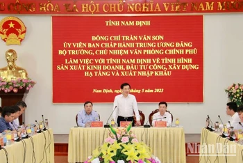 Bộ trưởng, Chủ nhiệm Văn phòng Chính phủ Trần Văn Sơn phát biểu ý kiến tại buổi làm việc với lãnh đạo chủ chốt tỉnh Nam Định.