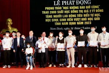 Quang cảnh Lễ Phát động phong trào "Học không bao giờ cùng" năm 2023 do Ủy ban nhân dân tỉnh Nam Định tổ chức.
