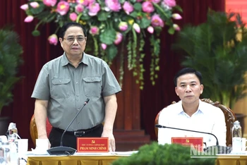 Thủ tướng Phạm Minh Chính làm việc với Ban Thường vụ Tỉnh ủy Thanh Hóa. (ẢNH: TRẦN HẢI)
