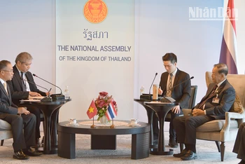 Chủ tịch Quốc hội Thái Lan Wan Muhamad Noor Matha tiếp thân mật Đại sứ Việt Nam tại Thái Lan Phan Chí Thành. (Ảnh: ĐINH TRƯỜNG)