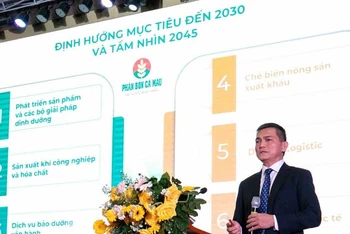 Bí thư Đảng ủy, Tổng Giám đốc PVCFC Văn Tiến Thanh báo cáo tại hội nghị tổng kết năm 2023.
