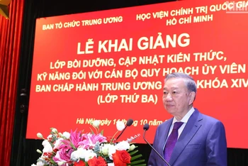 Đồng chí Tổng Bí thư, Chủ tịch nước Tô Lâm phát biểu ý kiến chỉ đạo tại Lễ khai giảng Lớp bồi dưỡng, cập nhật kiến thức, kỹ năng đối với cán bộ quy hoạch Ủy viên Ban Chấp hành Trung ương Đảng khóa XIV (lớp thứ 3).