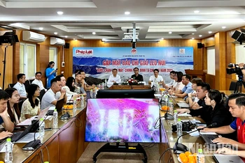 Quang cảnh buổi gặp mặt báo chí về giải leo núi "Bước chân trên mây".