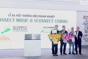 Sconnect Studio và Sconnect Music quy tụ nhiều chuyên gia và đội ngũ nhân sự sáng tạo có khả năng cung cấp dịch vụ toàn diện.