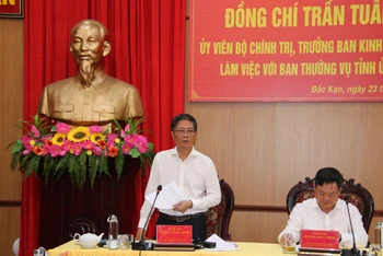 Đồng chí Trần Tuấn Anh phát biểu tại buổi làm việc. 