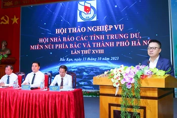 Đồng chí Lê Quốc Minh, Tổng Biên tập Báo Nhân Dân phát biểu tại hội thảo. (Ảnh: TRẦN HẢI). 