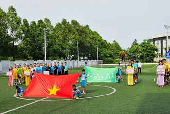 Quang cảnh lễ khai mạc Giải bóng đá người làm báo Thanh Hóa.