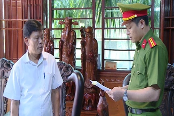 Cơ quan Cảnh sát điều tra thi hành quyết định bắt tạm giam Lê Chí Cường.