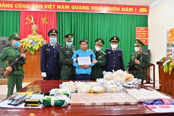 Lực lượng chức năng ở Thanh Hóa hiện tạm giữ đối tượng cùng tang vật vụ án.