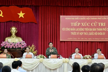 Thủ tướng Phạm Minh Chính tại hội nghị tiếp xúc cử tri thành phố Cần Thơ. (Ảnh: Thanh Giang)