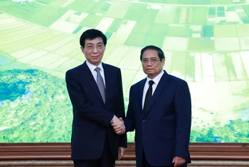 Thủ tướng Phạm Minh Chính và Chủ tịch Chính hiệp toàn quốc Trung Quốc Vương Hộ Ninh. (Ảnh: Trần Hải)