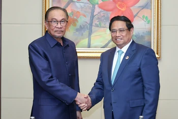 Thủ tướng Chính phủ Phạm Minh Chính và Thủ tướng Malaysia Anwar Ibrahim. (Ảnh: Nhật Bắc/VGP).