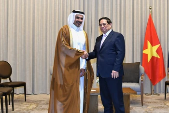 Thủ tướng Phạm Minh Chính và ông Saad bin Sherida Al Kaabi, Quốc Vụ khanh phụ trách các vấn đề năng lượng Qatar. (Ảnh: Thanh Giang)