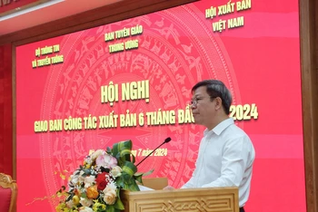 Đồng chí Tống Văn Thanh, Vụ trưởng Vụ Báo chí-Xuất bản, báo cáo đánh giá hoạt động xuất bản. 