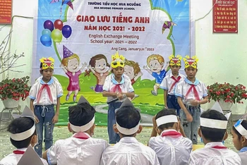Học sinh Trường tiểu học Hua Nguống (huyện Mường Ảng) tham gia giờ học ngoại khóa Giao lưu Tiếng Anh.