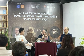 Một cuộc tọa đàm về xu hướng nghe podcast và thói quen đọc sách tại Hà Nội.