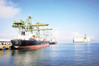Hệ thống cảng nước sâu Vũng Áng – Sơn Dương là một trong những lợi thế khác biệt tại Khu kinh tế Vũng Áng.