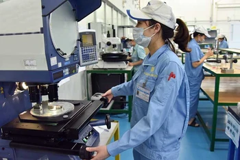 Hoạt động sản xuất tại một doanh nghiệp có vốn đầu tư nước ngoài ở Khu công nghiệp VSIP Bắc Ninh. (Ảnh ĐĂNG KHOA)