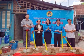 Liên đoàn Lao động thành phố Cần Thơ khởi công xây dựng nhà mái ấm công đoàn tặng đoàn viên có hoàn cảnh khó khăn.