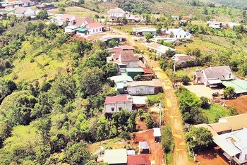 Dự án nâng cấp đường giao thông liên xã Nâm N’Jang-Đắk N’Drung, huyện Đắk Song chưa thể triển khai vì vướng quy hoạch bô-xít.