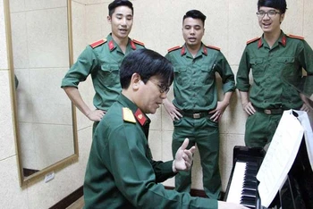 Một giờ học của sinh viên thanh nhạc Trường đại học Văn hóa nghệ thuật Quân đội.