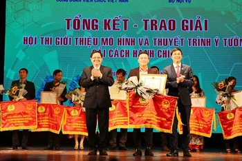 Tổng kết và trao giải Hội thi giới thiệu mô hình và thuyết trình ý tưởng cải cách hành chính do Công đoàn Viên chức Việt Nam và Bộ Nội vụ tổ chức.