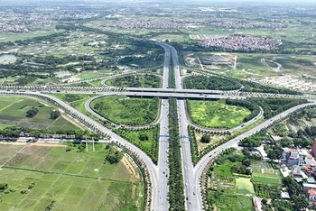 Đại lộ Võ Nguyên Giáp kết nối Cảng hàng không quốc tế Nội Bài với trung tâm Thủ đô, đi qua hai huyện Đông Anh và Sóc Sơn (Hà Nội). (Ảnh NGỌC THÀNH)