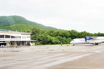 Sân bay Côn Đảo, nơi đón nhiều du khách đến nghỉ dưỡng.