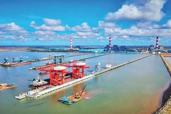 Khu cảng biển Trung tâm Điện lực Duyên Hải, thị xã Duyên Hải.