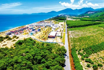 Đường kết nối ven biển mở ra cơ hội cho ngành du lịch Thừa Thiên Huế phát triển.