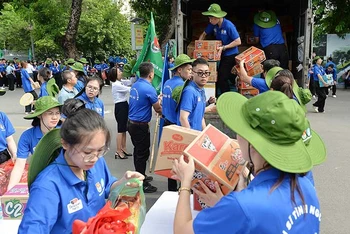 Tình nguyện viên khối trường học Thủ đô tham gia Chiến dịch tình nguyện “Mùa hè xanh” năm 2024.