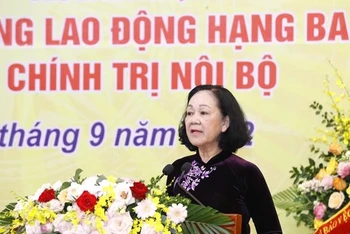 Trưởng Ban Tổ chức Trung ương Trương Thị Mai phát biểu tại buổi gặp mặt. (Ảnh: TTXVN)