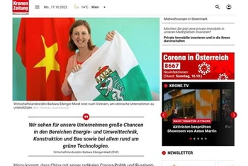 Báo Kronen Zeitung của Áo đưa tin và ảnh Bộ trưởng Kinh tế bang Steiermark, bà Barbara Eibinger-Miedl, dẫn đầu Đoàn doanh nghiệp Áo thăm Việt Nam. (Ảnh: TTXVN)