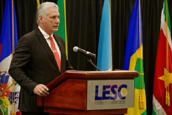 Chủ tịch Cuba Miguel Díaz-Canel phát biểu tại Hội nghị. (Nguồn: telesurenglish/TTXVN)