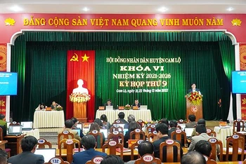 Mô hình phòng họp không giấy tờ đã tiết kiệm thời gian, chi phí hành chính tại các cơ quan nhà nước ở huyện Cam Lộ. 