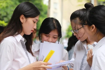 [Infographic] Quy mô kỳ thi tốt nghiệp trung học phổ thông tại Hà Nội và Thành phố Hồ Chí Minh 
