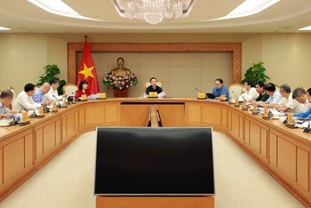Phó Thủ tướng Trần Hồng Hà chủ trì cuộc họp với Bộ Xây dựng và các bộ, ngành liên quan về tiếp thu, giải trình ý kiến của đại biểu Quốc hội về dự tháo Luật Nhà ở sửa đổi. (Ảnh: VOV)