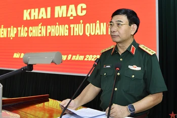 Đại tướng Phan Văn Giang phát biểu chỉ đạo diễn tập. (Ảnh: Báo Quân đội nhân dân)